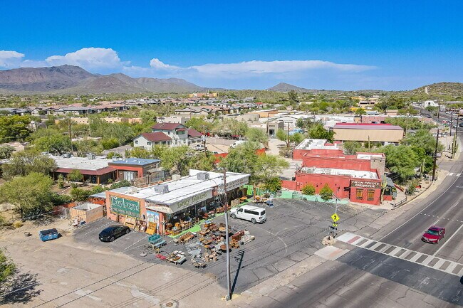 Building Photo - Downtown Cave Creek Patio Homes!