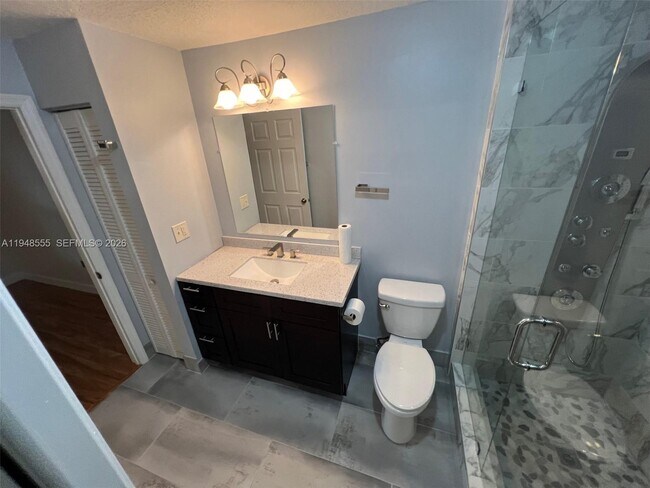 Building Photo - 252 City View Dr