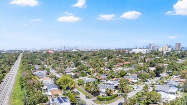 Building Photo - 1089 NE 110th St