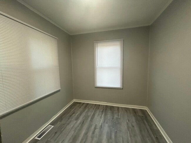 Building Photo - 25511 Pennie St