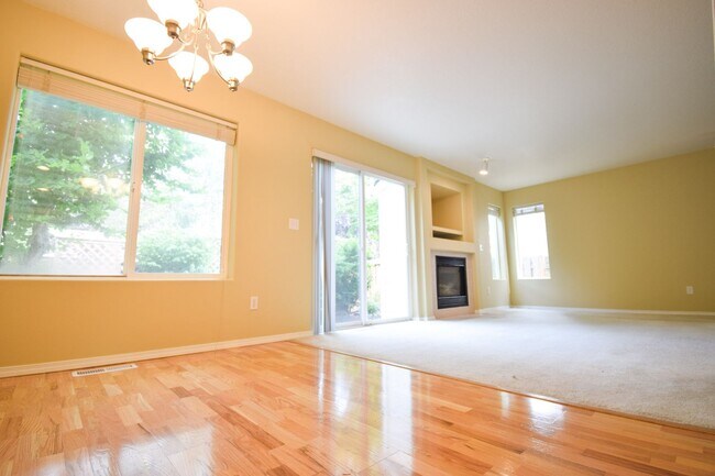 Building Photo - NEW LOWERED RENT!  Wow! Beautiful 4 Bedroo...