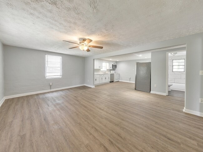 Building Photo - 322 Hillcrest St