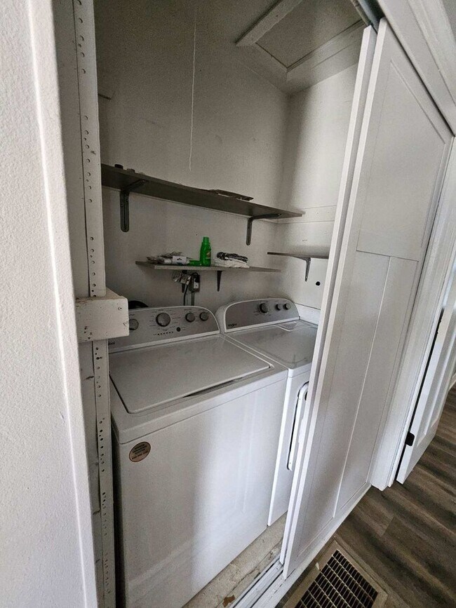 Building Photo - 2244 Park St