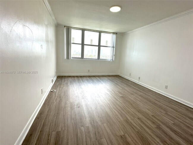 Building Photo - 16570 NE 26th Ave