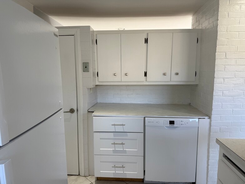 Building Photo - 165 Haverhill Ave