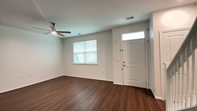 Building Photo - 662 Lacy Oak Dr