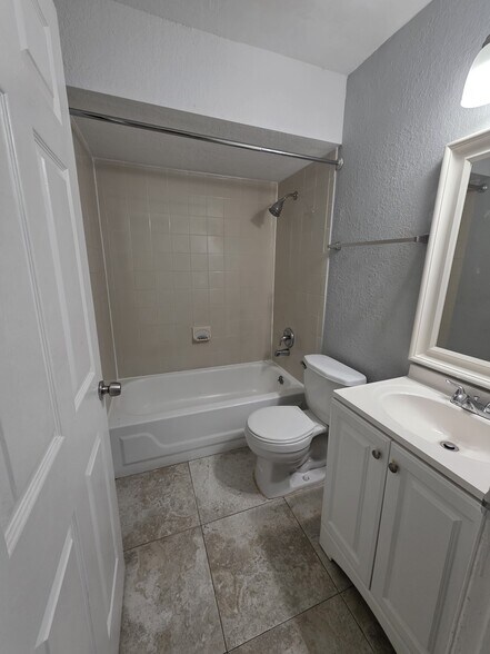 Building Photo - 2401 Barley Club Dr