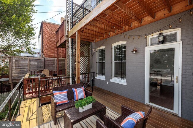 Building Photo - 1215 Otis Pl NW