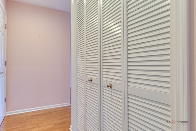 Building Photo - 799 Graceland Ave