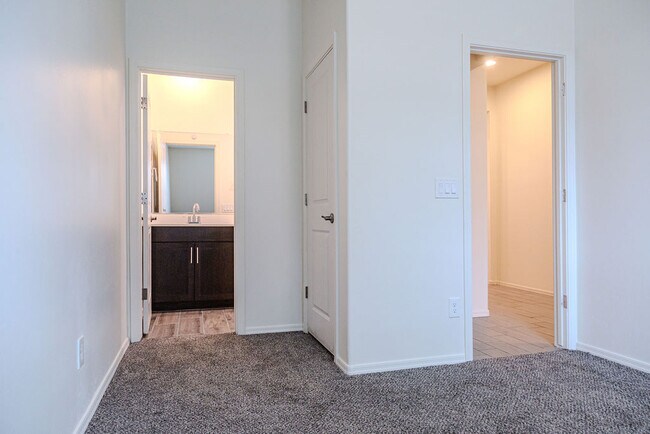 Building Photo - 10741 W Harrigan Dr