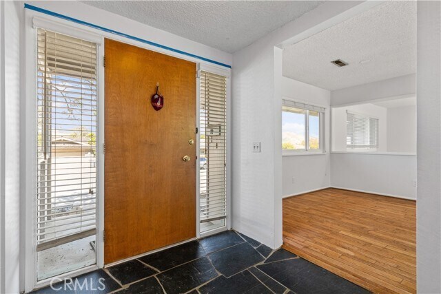 Building Photo - 668 Patricia Dr