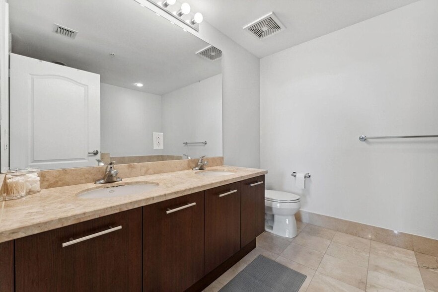 Building Photo - 410 Evernia St