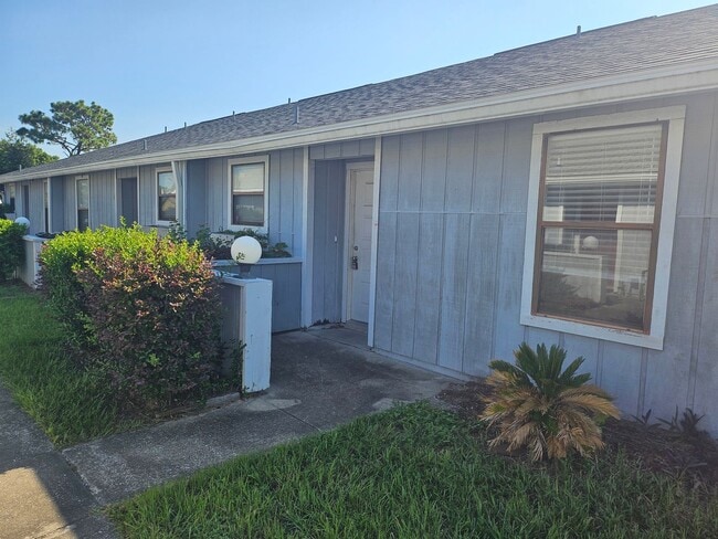Building Photo - 1342 Independence Dr