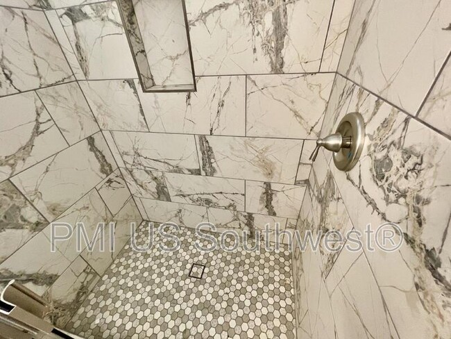 Building Photo - 437 Riverfront Dr