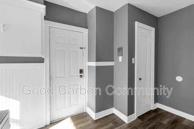 Building Photo - 326 Elmwood Ave