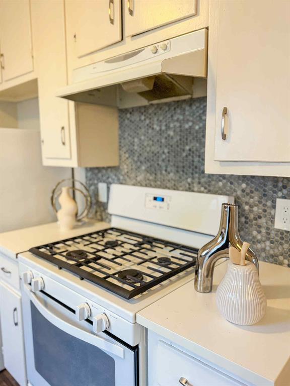 Building Photo - 1010 N Meadows Dr