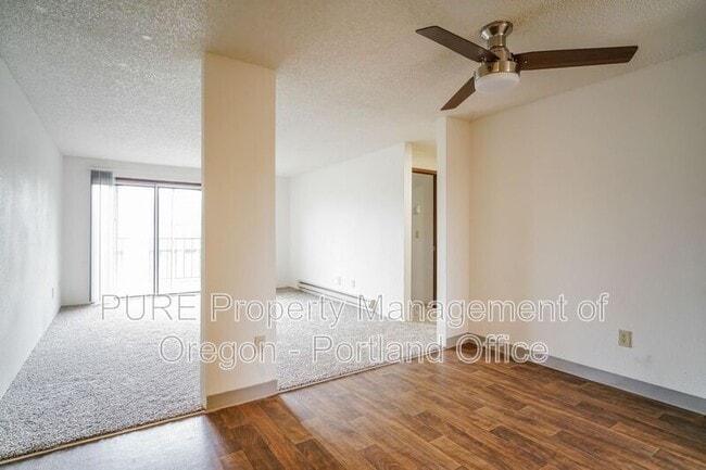 Building Photo - 14136 NE Sandy Blvd