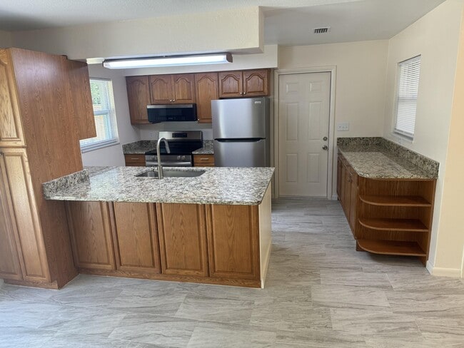 Building Photo - 970 Butia St