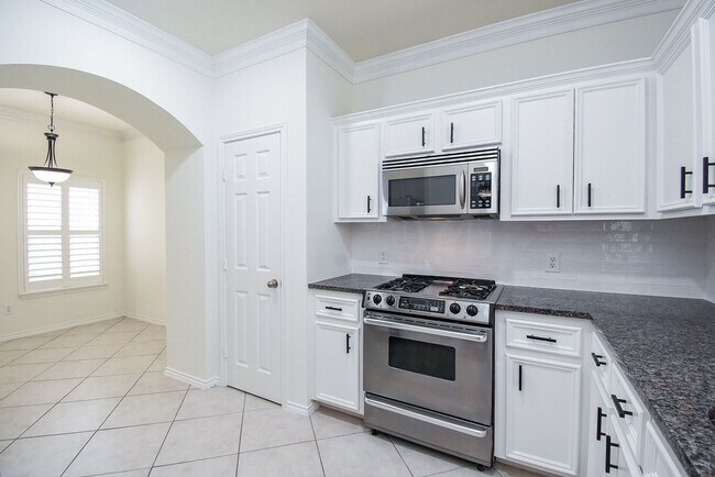 Building Photo - 1622 W 25th St