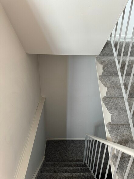 Building Photo - 7S485 Lynn Dr