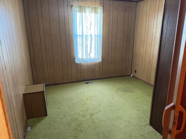 Building Photo - 3 Bedroom 1 Bath Home located in Greeneville, TN