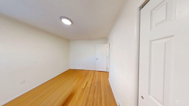 Building Photo - South Colonie Schools 2BR 1BA