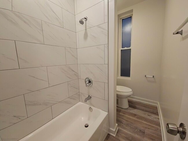 Building Photo - 2216 W 21st Pl