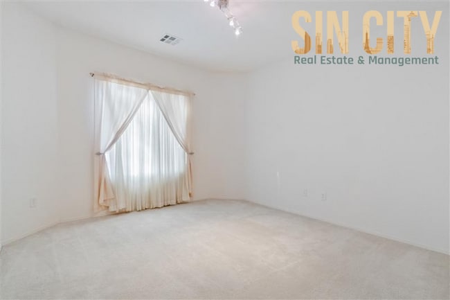 Building Photo - "Charming 3-Bed Haven with 1,718 Sq. Ft. of Comfort in Sun City Aliante!"