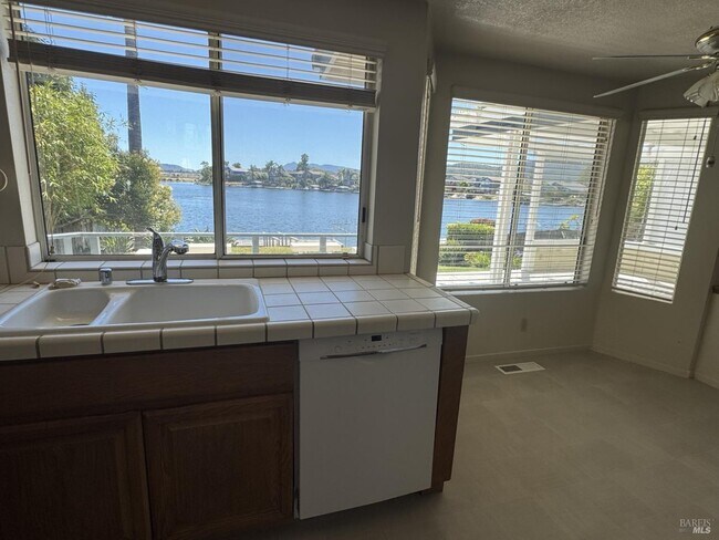 Building Photo - 138 Del Oro Lagoon