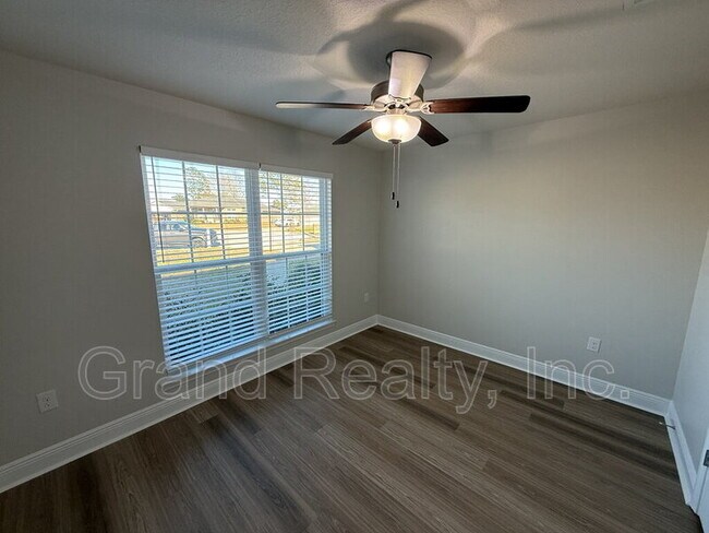 Building Photo - 5621 Flume Dr