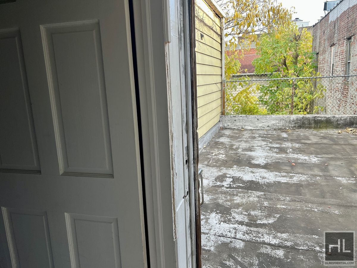 Building Photo - 9506 Avenue L