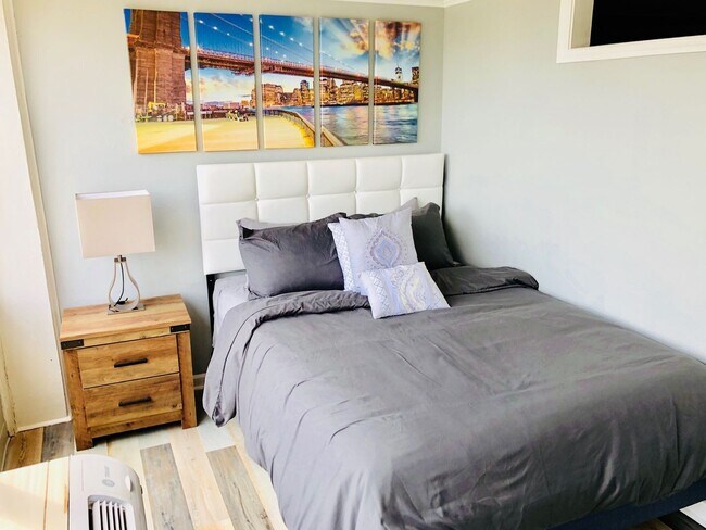 Building Photo - Fantastic location! FURNISHED 1bed/1bath available for March 2026 move in!