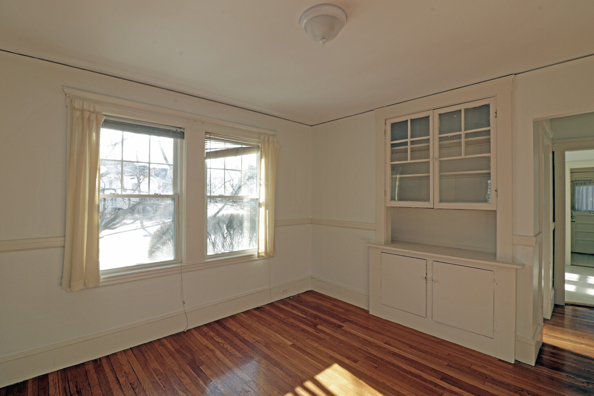 Building Photo - 54 Maplewood St