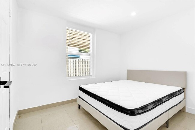 Building Photo - 2419 Coolidge St