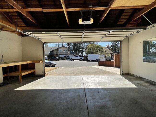 Building Photo - 3600 Siskiyou Ct