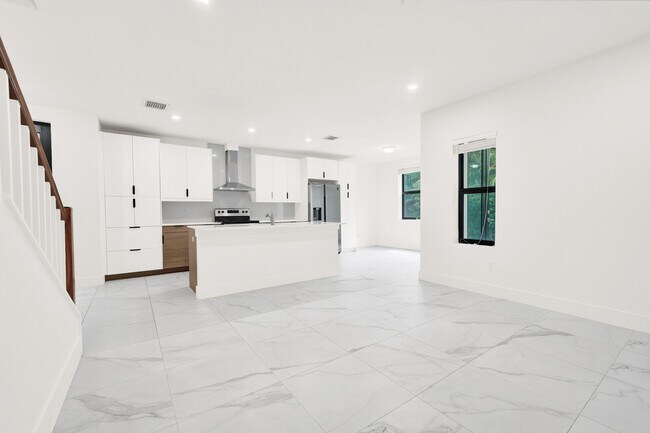 Building Photo - 407 Bella Sol Way