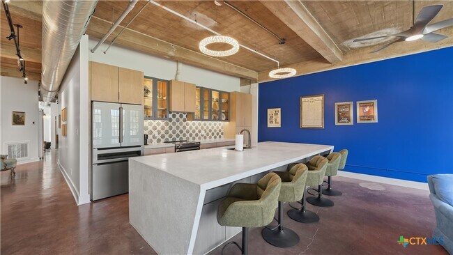 Building Photo - 222 Losoya St