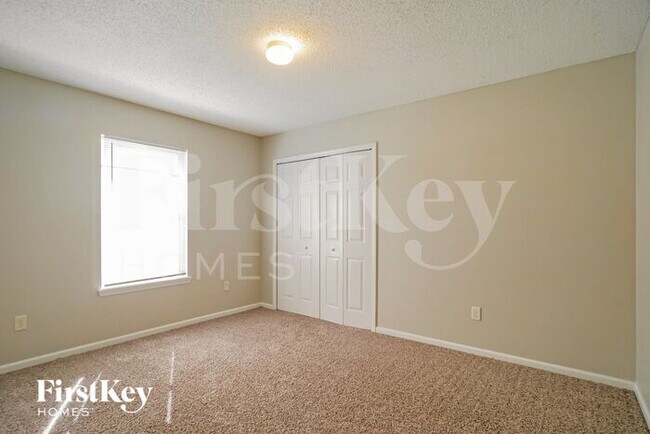 Building Photo - 489 MacKenzie Cir