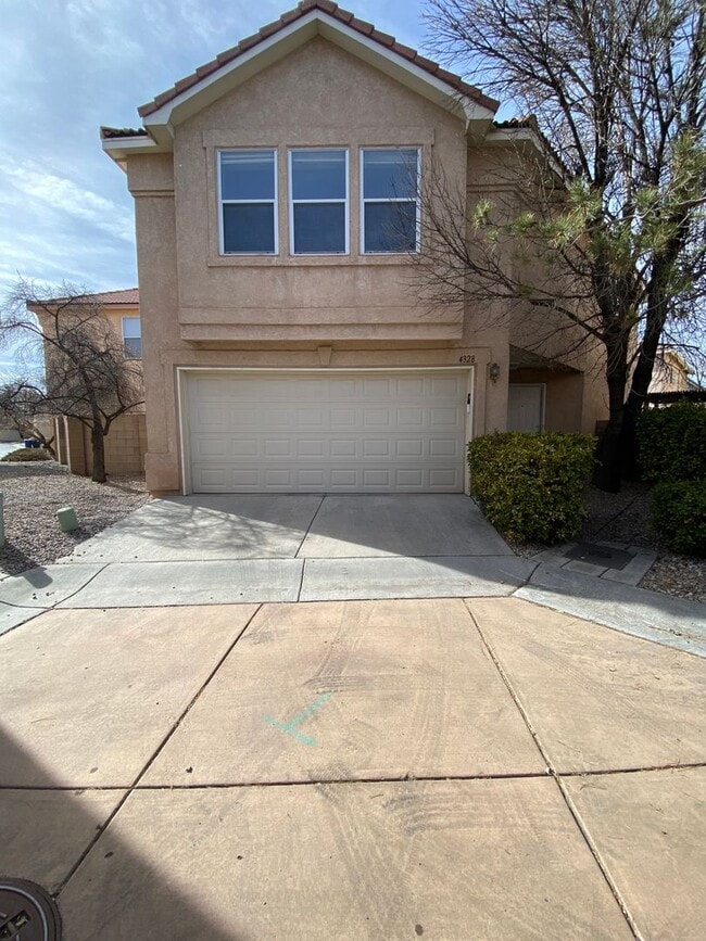 Building Photo - 3 bed 2.5 bath