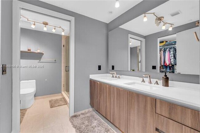 Building Photo - 488 NE 18th St