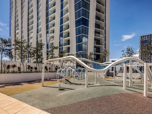 Building Photo - KOULA 2b2b1pkg Ready to Move In!