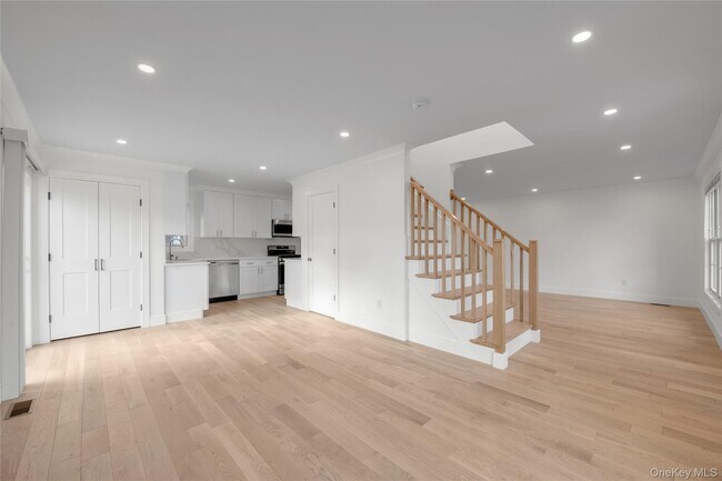 Building Photo - One Manhasset Ave