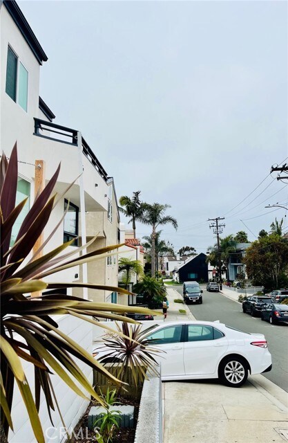Building Photo - 638 3rd St