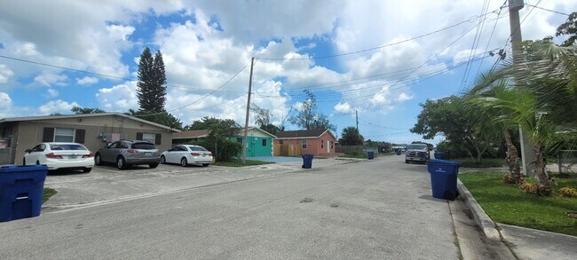 Building Photo - Allancar 164