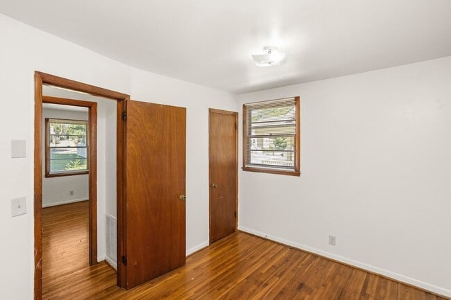 Building Photo - 2510 9th Ave S