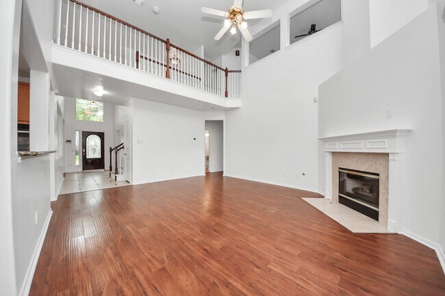 Building Photo - 1605 Spring Glen Ln