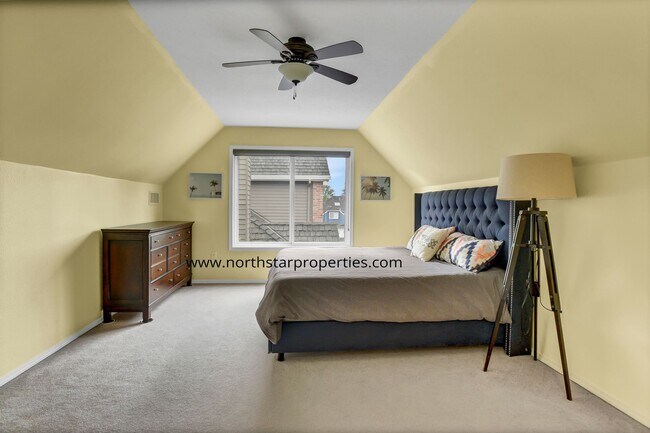 Building Photo - Lake Oswego Perfection