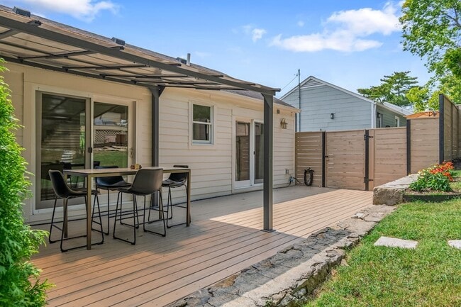 Building Photo - 3804 Lookout Dr