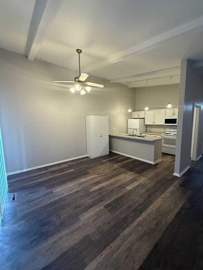 Building Photo - Spacious 3 Bedroom 2 Bath Lakewood Home