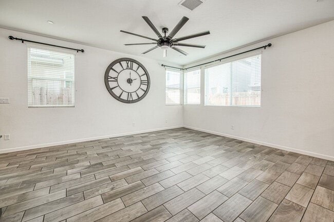 Building Photo - Stunning Clovis Home!